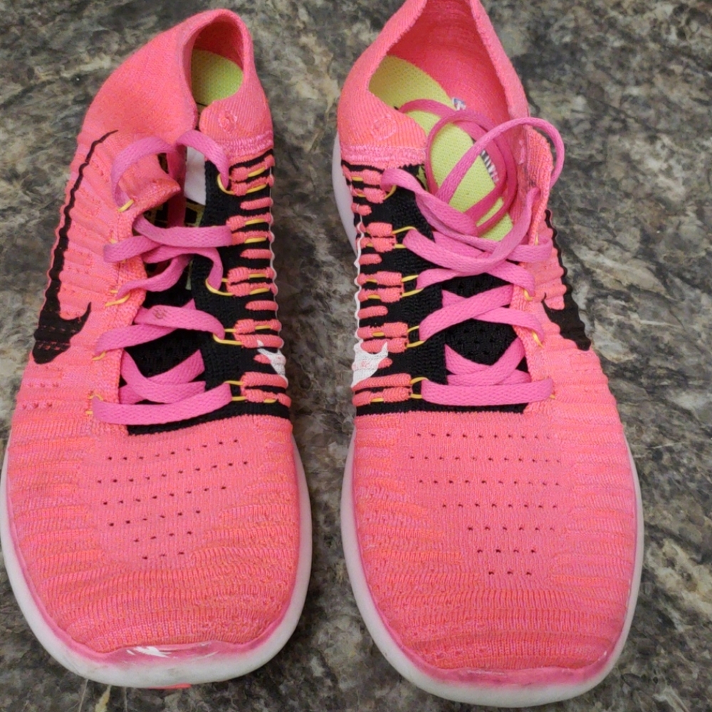 Preowned Womens Nike Flynit Running Shoes. Size 11